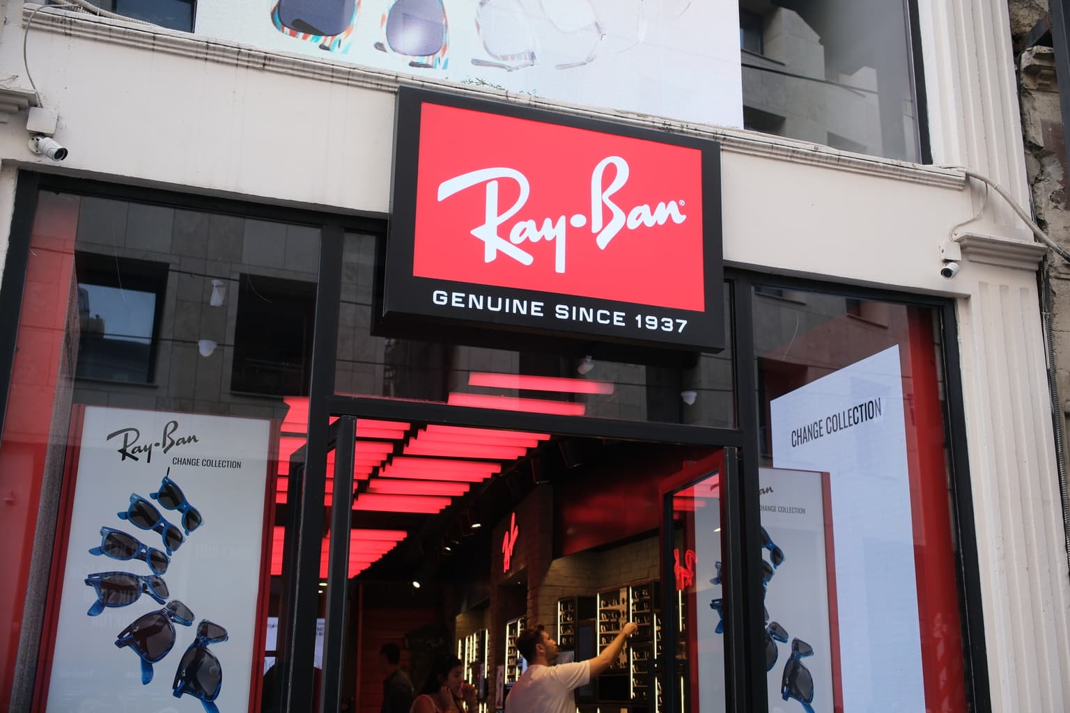 SA Asks: What's the most attractive smart glasses stock right now?